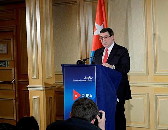 O chanceler cubano, Bruno Rodríguez Parrilla, durante conferência de imprensa em Viena, Áustria (19)