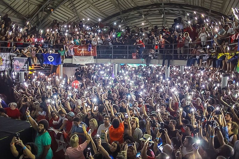 Público no Circo Voador anunciava em coro “vai avançar a unidade popular”; Mãe e irmã da vereadora Marielle também estiveram presentes.
