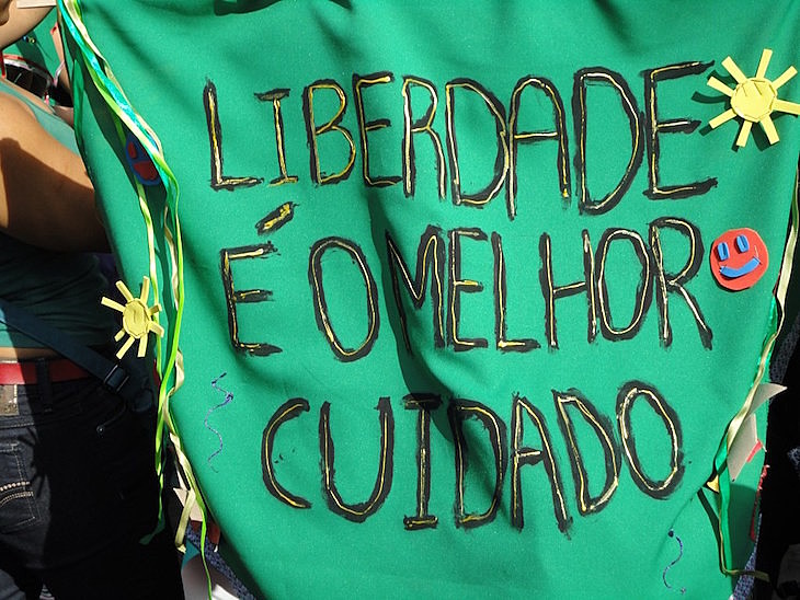 O cuidado em liberdade propõe construir um tratamento junto à pessoa em sofrimento psíquico e aos seus familiares