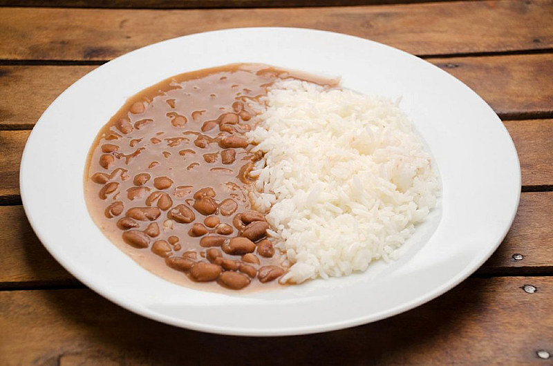 Essa repulsiva epidemia gourmet e essa abominável histeria de reality shows com e para "chefs" estão destruindo a essência das comidas