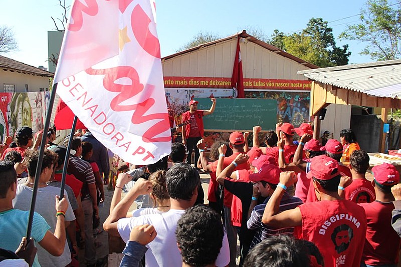 Aulas são pensadas em conjunto com a mobilização política em defesa da democracia