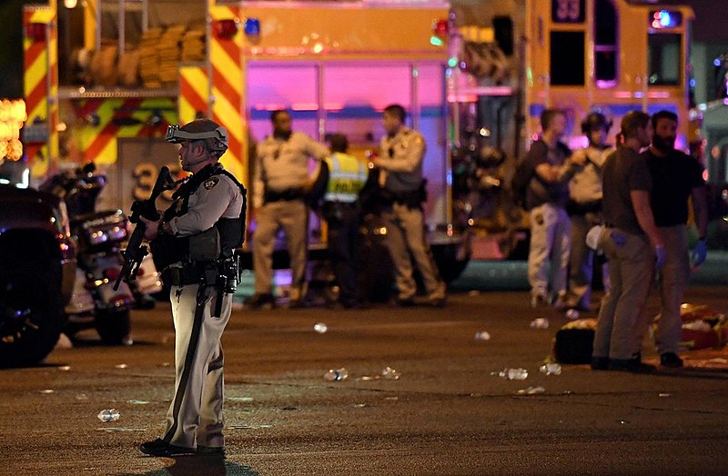 58 pessoas morreram em massacre em Las Vegas/EUA. Hoje, cerca de 90% da população americana tem algum tipo de arma de fogo