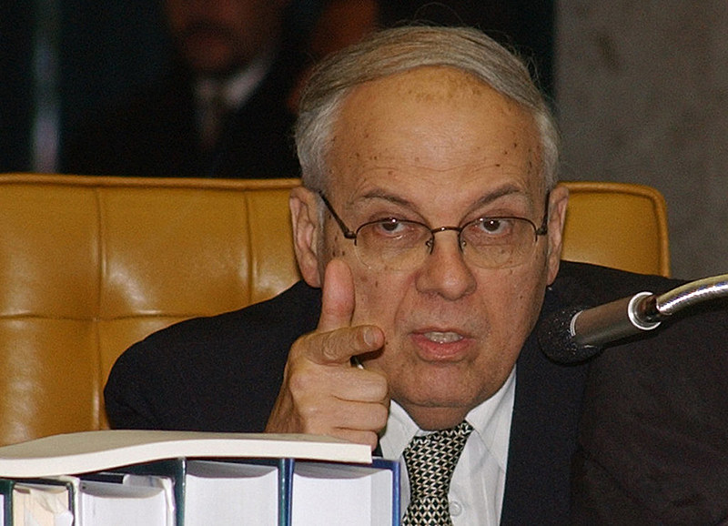 Moreira Alves, ex-ministro o Supremo indicado por Geisel, se aposentou apenas em 2003