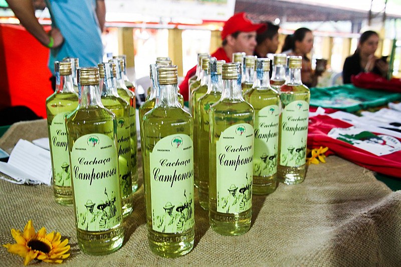 Além da Cachaça Camponeses, a Cooperativa do MST produz açúcar maskavo e melado