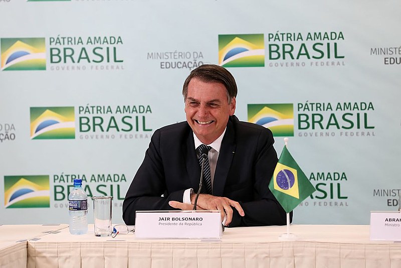 "Não bastasse o desestímulo ao saber e à ciência, a arte e a cultura recebem sua carga de ataque. Ameaças de censura espreitam nas sombras"