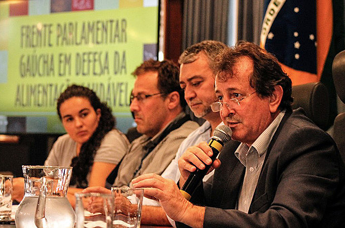 Deputado federal Nilto Tatto (PT-SP) participou de encontro que debateu perigos do “pacote dos venenos”, que está tramitando no Congresso