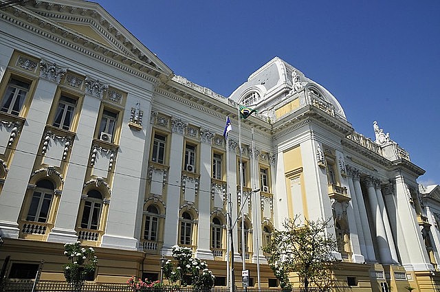 A estimativa é de que 327 casos de pagamentos elevados