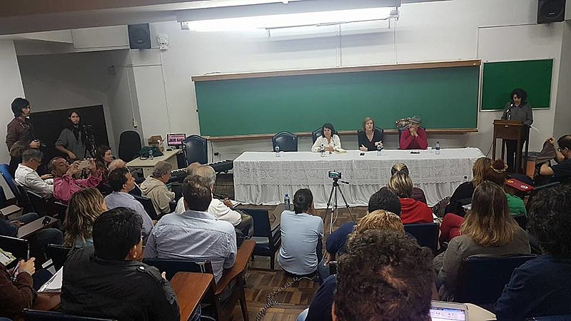 Com mesas temáticas,  encontro propiciou trocas acerca das reflexões e aprofundamentos dos diferentes cursos realizados