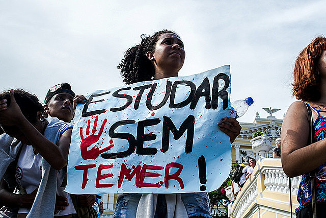 Suposta neutralidade da escola esconde ideologias conservadoras e retrocessos