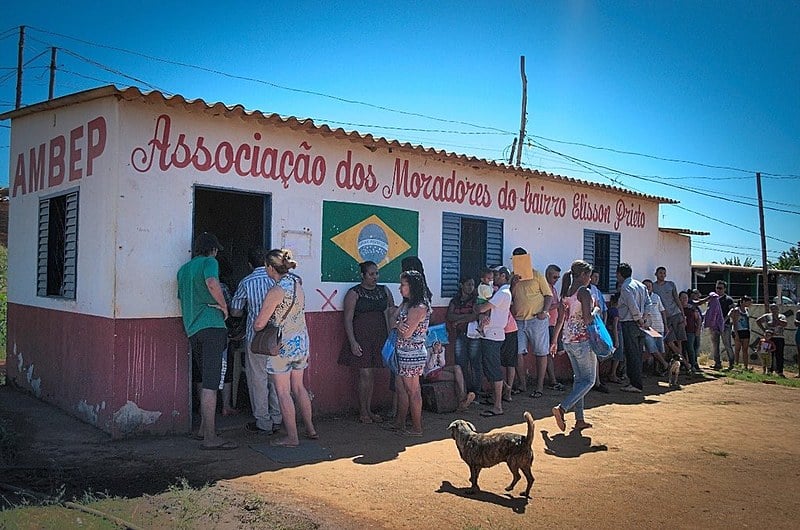 Moradores em reunião para discutir os rumos da “ocupação do Glória”