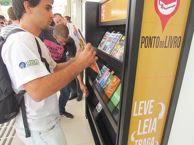 Em menos de seis meses de existência, já são mais de 350 livros circulando na cidade