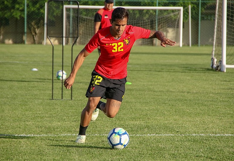 Éverton Felipe deixou o time, mas novos nomes vão compor o Sport