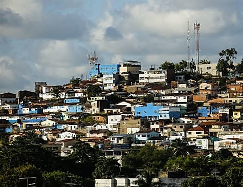 Os sucessivos desmatamentos e ocupações reduziram a vegetação e aumentaram a população locaL