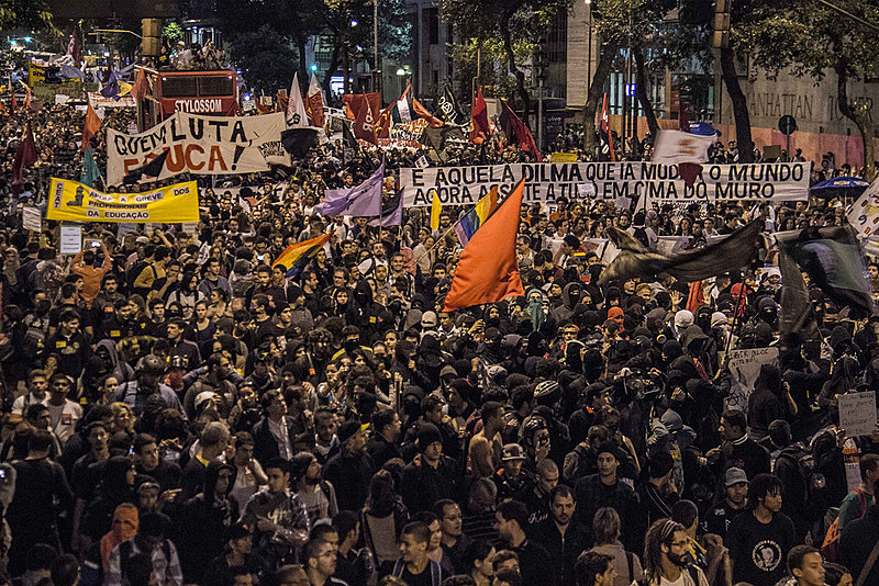 "Mais uma vez, o nosso irrestrito apoio e a nossa total solidariedade ao José Valdir e Luiz Batista do MST, presos políticos em Goiás"