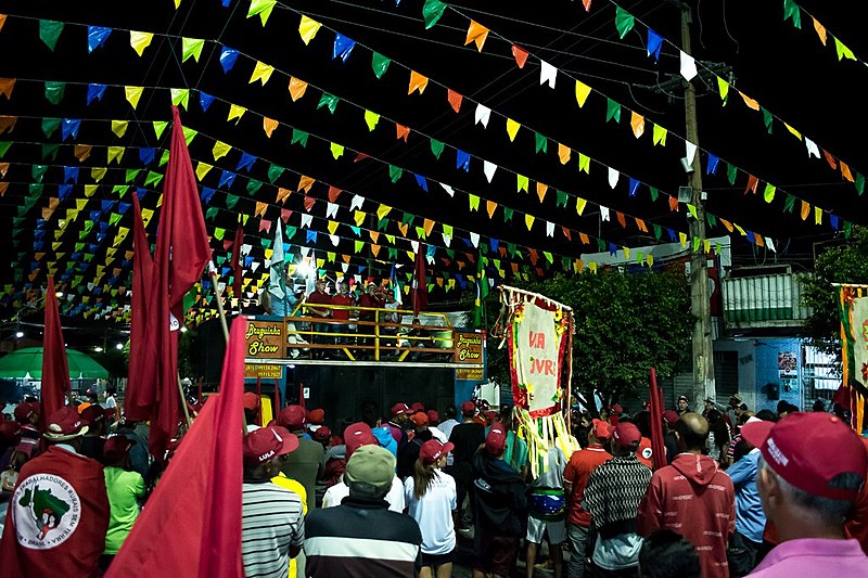 O ato foi na área central do município de Pombos