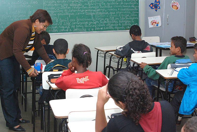 O Plano Nacional de Educação foi aprovado há dois anos e, durante sua tramitação, uma das polêmicas suscitadas foi acerca da promoção das equidades de gênero, raça/etnia, regional, orientação sexual, que acabou excluída do texto do projeto