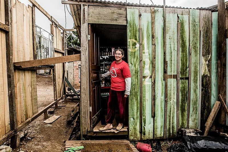 “A decisão do relator foi razoável e serve para ganharmos fôlego na luta. Mas não queremos que o poder público recue na busca de alternativas para as famílias”, explica uma das coordenadoras do MTST-PR, Sylvia Malatesta.