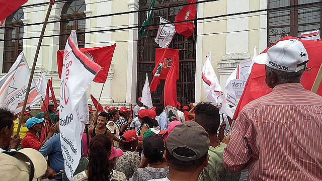 Los sin tierra ocuparon el Incra y el Ministerio de Hacienda en Maceió, en el estado de Alagoas, en la región nordeste del país