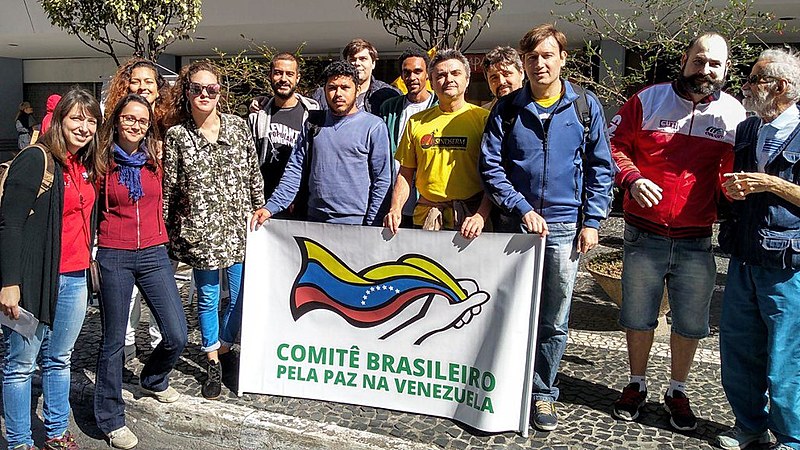 Comitê Brasileiro pela Paz na Venezuela organizou uma panfletagem na avenida Paulista, na manhã deste domingo (20)