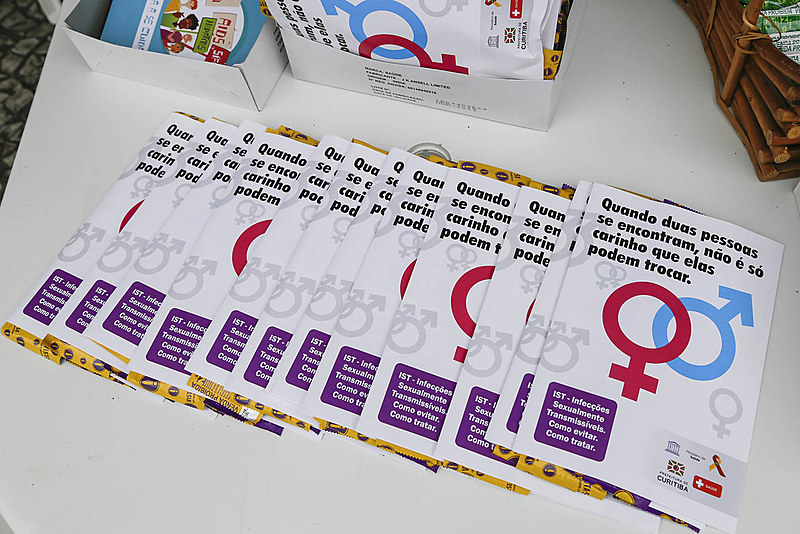 Materiais informativos sobre a Aids fazem parte de campanha de prevenção à doença