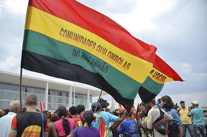 Quilombolas e indígenas de diversas etnias protestam em frente ao Palácio do Planalto | 7 de outubro de 2015