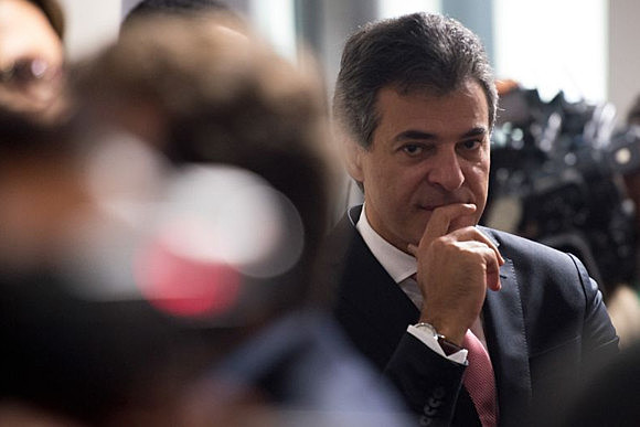 O apoio do ex-governador agora é rechaçado pelos candidatos ligados a ele.