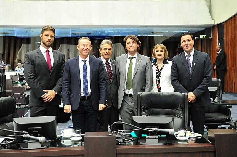 Deputados da oposição foram à justiça contra votação na Ópera de Arame