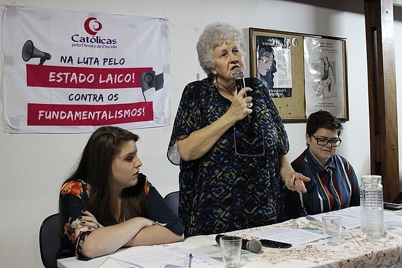 A pesquisadora Regina Soares Jurkewicz durante lançamento do livro "Teologias Fora do Armário: Teologia, gênero e diversidade sexual”