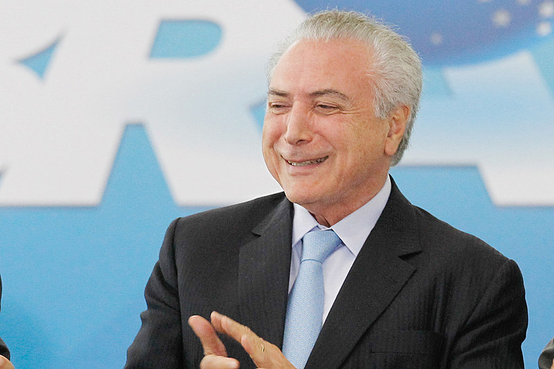 "O presidente não eleito tem enchido a boca para falar de reformas"