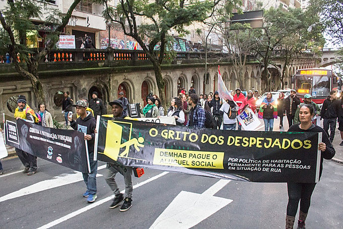 Ato passou pelo viaduto da Borges, local onde polícia realizou uma violenta remoção de famílias e pessoas sem um teto para viver