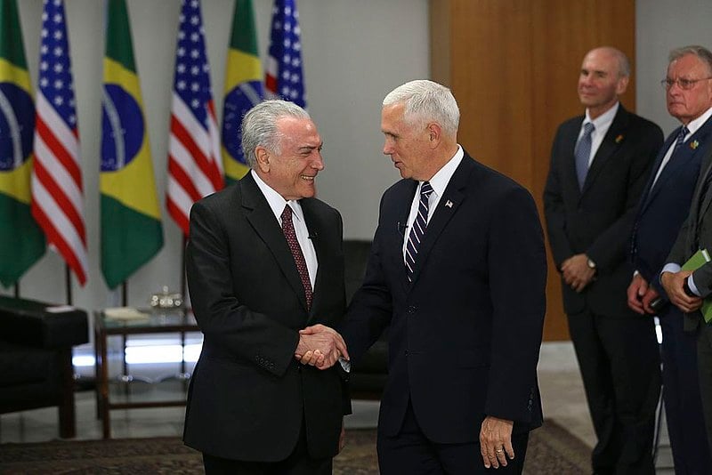 Vice-presidente dos EUA, Mike Pence, e Temer (MDB) durante encontro diplomático nessa terça (26), em Brasília