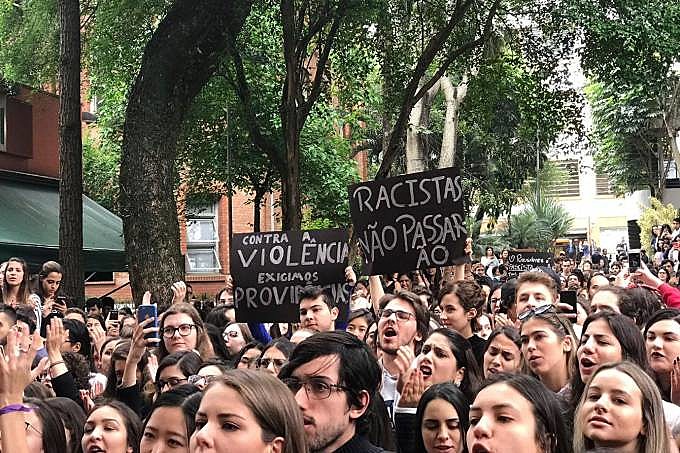 Estudantes da Universidade Presbiteriana Mackenzie em São Paulo, onde o jovem cursa Direito, chegaram a fazer um protesto