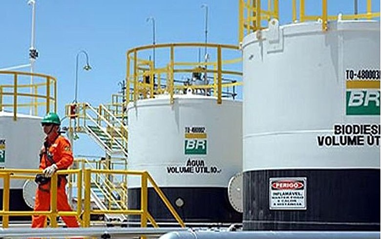 Com política atual, empresa abre mão de investimentos e pretende vender refinarias no nordeste e sul do país