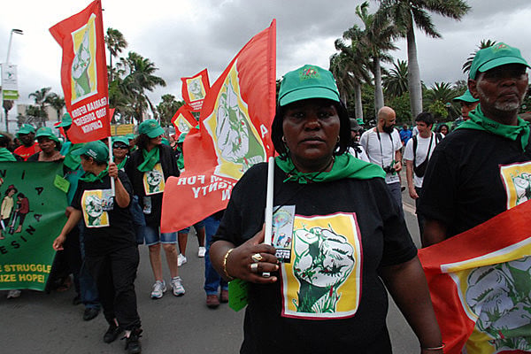 Protestos na África, convocados pela Via Campesina, mobilizam centenas de pessoas na luta pela terra e em defesa da natureza