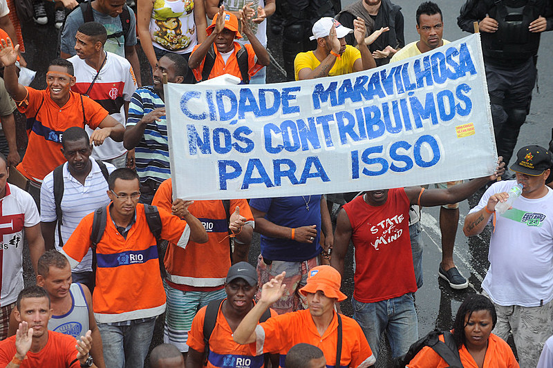Garis do Rio buscam seus direitos na Justiça, depois de serem demitidos