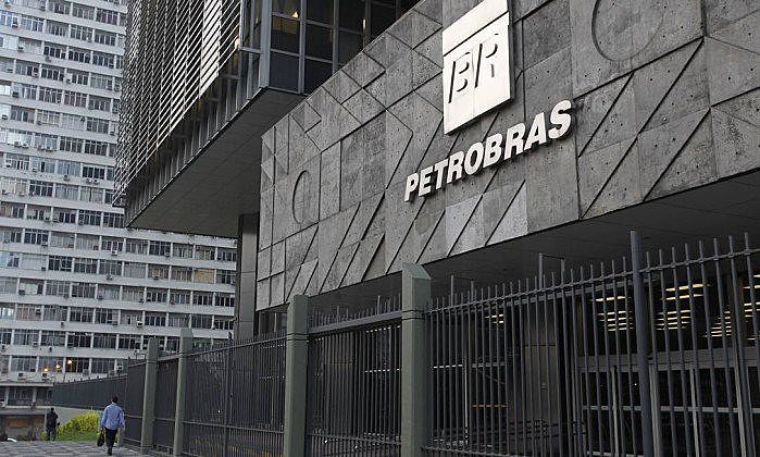 Ou a opção será pela democracia ou pelo retrocesso que representa a edição 2018 de Plínio Salgado, um apoiador da ditadura, como Bolsonaro