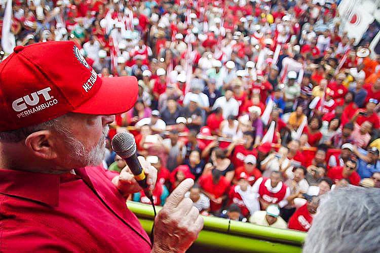Ex-presidente criticou medidas de Michel Temer e defendeu retomada do crescimento econômico