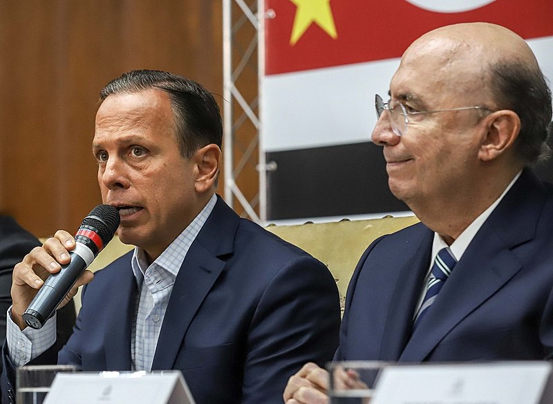 João Doria reclamou do sistema de som do palácio dos Bandeirantes, cometeu gafe e bajulou Bolsonaro
