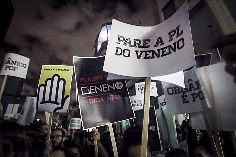 Protesto popular contra "PL do veneno", que se contrapõe à Pnara visa facilitar uso de agrotóxicos no Brasil