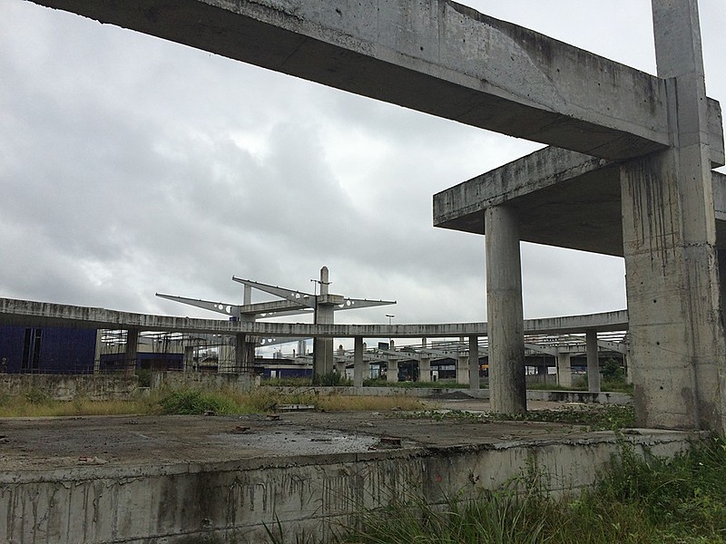 Obras de Terminais Integrados de Passageiros estão paradas há anos.