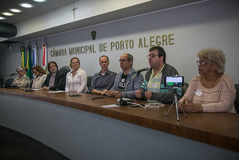 Vereadores e entidades que representam trabalhadores do Imesf cobraram do governo uma alternativa à demissão de 1.840 profissionais de saúde