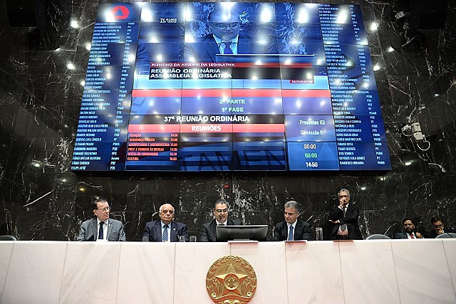 Na dia 16, a Mesa da Assembleia aprovou o rito para analisar a denúncia com duas alterações na proposta original
