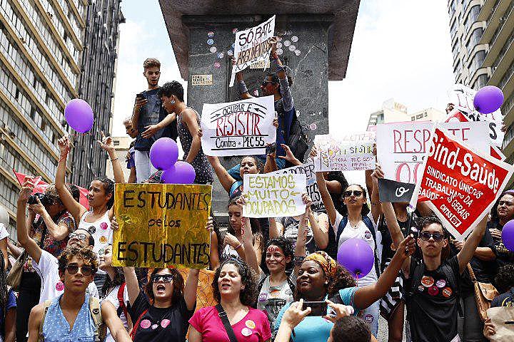Manifestação contra a PEC 55 realizada em Belo Horizonte no dia 25 de novembro