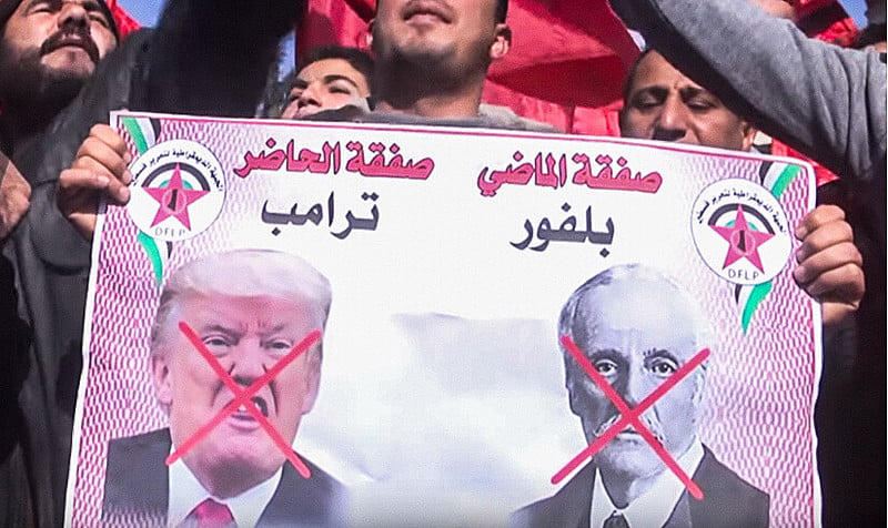 Manifestantes marcharam pelas principais avenidas e queimaram bandeiras norte-americanas e fotografias de Donald Trump