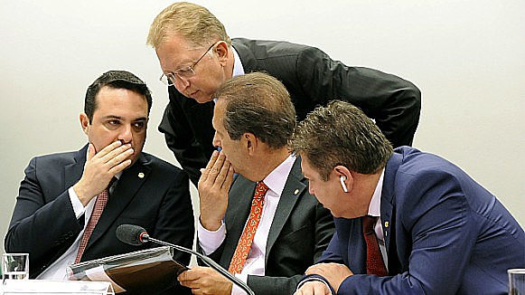Los diputados Evandro Gussi, João Campos y Tadeu Mudalen articularon la aprobación de las materias en el colegiado