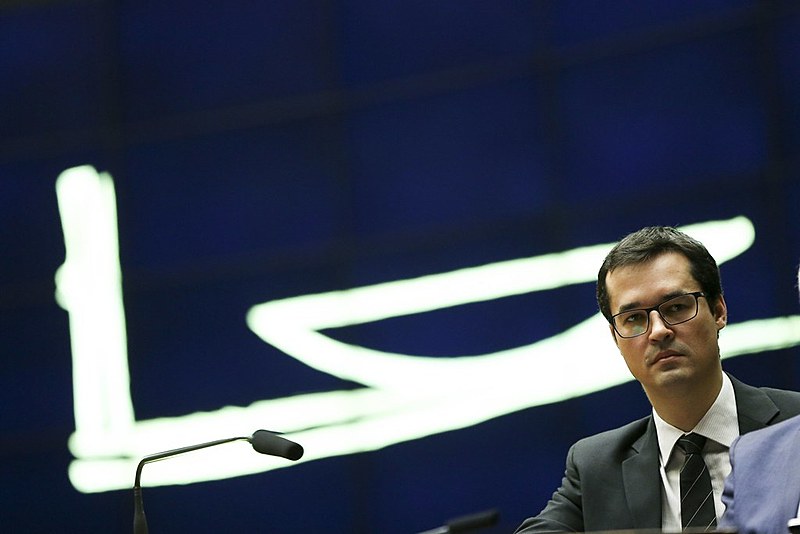 Durante coletiva de imprensa na última quarta-feira (14), o procurador de justiça Deltan Dallagnol acusou Lula, sem ter provas, de ser o "comandante máximo" do esquema de corrupção identificado na Lava Jato