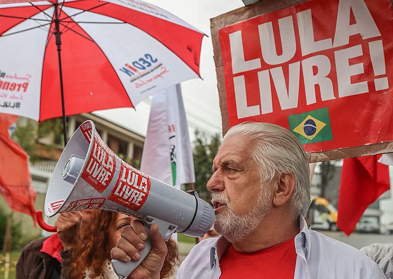O ex-ministro da casa civil Jaques Wagner visitou o ex-presidente Lula.