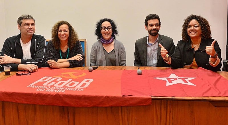 O senador Lindbergh Farias, a deputada federal Jandira Feghali, Tiburi, Giordano e a deputada estadual Enfermeira Rejane durante o anúncio
