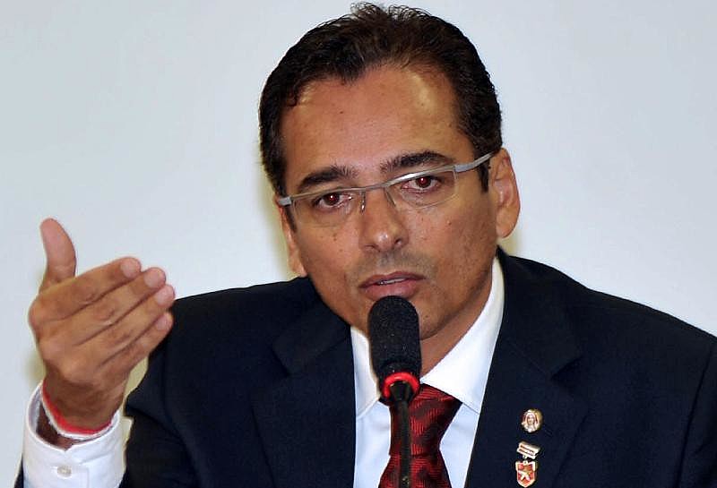 Delegado e ex-deputado federal Protógenes Queiroz se encontra exilado na Suíça