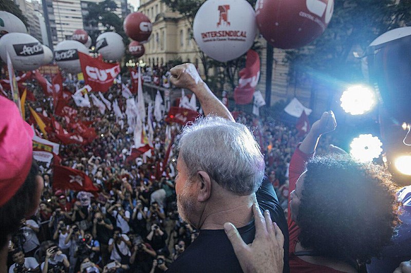 Ex-presidente fez pronunciamento diante de 50 mil pessoas na Praça da República, em São Paulo, logo após sentença do TRF4